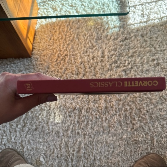 Corvette Classics by the Auto Editors of Consumers Guide Hardcover Very Good - Picture 10 of 11